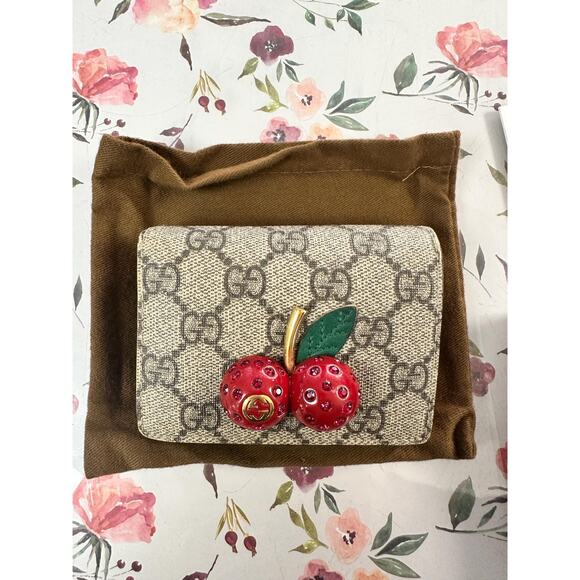 Beautiful Rare GG Gucci 3D Cherry Wallet with Red Interior - Picture 16 of 16
